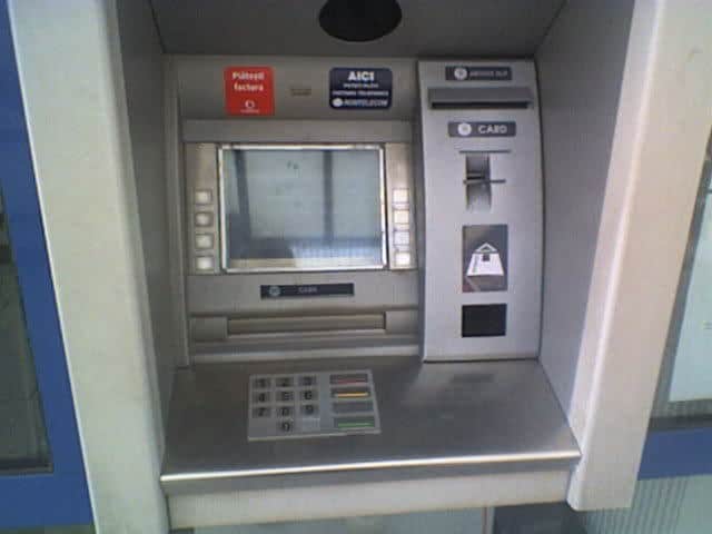 5 semne că tastatura de la bancomat este falsă 5 semne că tastatura de la bancomat este falsă